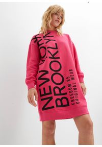 bonprix - Sukienka dresowa oversize z miękkiej mieszanki bawełny. Kolor: różowy. Materiał: dresówka, bawełna. Wzór: nadruk. Typ sukienki: oversize #3