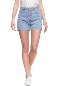 Wrangler - DAMSKIE SPODENKI WRANGLER RETRO SHORT TUBBLE BLUE W29SFH17J. Stan: podwyższony. Kolor: niebieski. Styl: retro