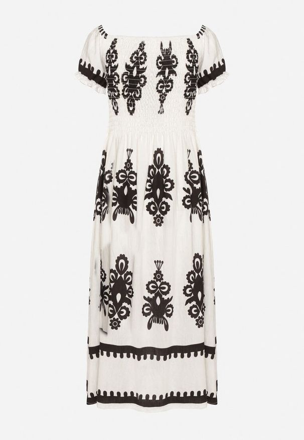 Born2be - Biała Sukienka o Kroju Hiszpanki Zdobiona Orientalnym Wzorem Aravine. Okazja: na co dzień. Typ kołnierza: dekolt hiszpanka. Kolor: biały. Materiał: jeans. Długość rękawa: krótki rękaw. Wzór: aplikacja. Sezon: lato. Styl: elegancki, casual