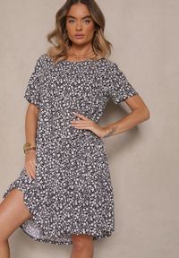 Renee - Czarna Rozkloszowana Sukienka z Bawełną w Kwiaty Mevazia. Okazja: na co dzień. Kolor: czarny. Materiał: bawełna. Wzór: kwiaty. Typ sukienki: proste. Styl: casual