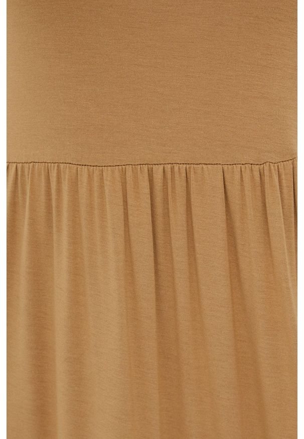 Pieces sukienka maxi rozkloszowana. Materiał: dzianina, materiał, wiskoza. Długość rękawa: na ramiączkach. Wzór: gładki. Typ sukienki: rozkloszowane. Długość: maxi