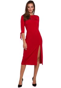 Makover - Elegancka sukienka z rozcięciem czerwona. Okazja: na randkę. Kolor: czerwony. Materiał: tkanina. Wzór: gładki. Typ sukienki: dopasowane. Styl: elegancki. Długość: midi #3