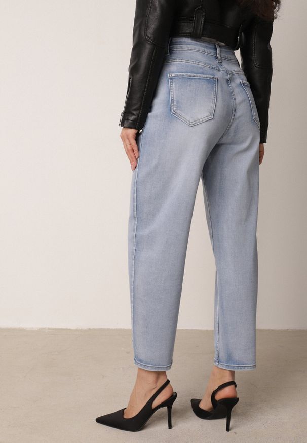 Born2be - Niebieskie Bawełniane Jeansy Klasyczne o Kroju Mom Fit Qinvielle. Okazja: na co dzień, do pracy. Kolekcja: plus size. Kolor: niebieski. Styl: klasyczny