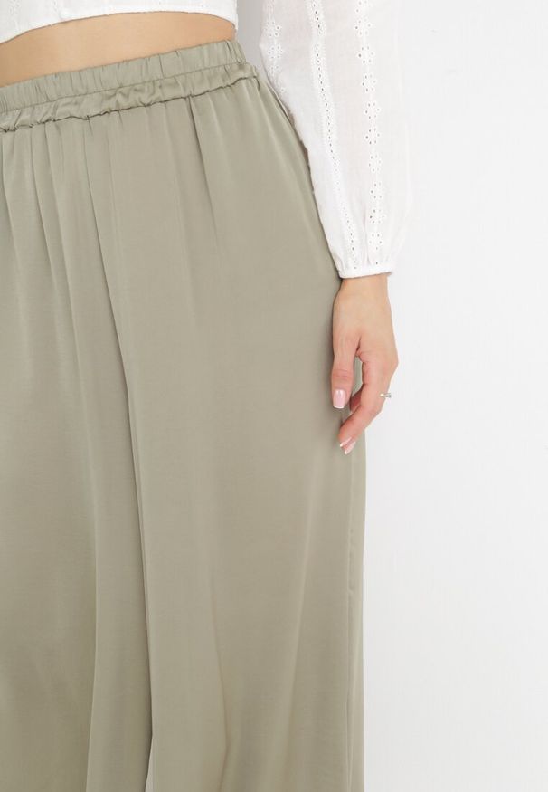 Born2be - Jasnozielone Szerokie Spodnie z Gumką w Pasie Agate. Kolor: zielony. Materiał: wiskoza