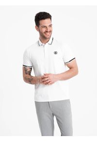 Ombre Clothing - Męska koszulka polo z elastanem z kontrastowymi elementami - biała V1. Okazja: do pracy, na co dzień. Typ kołnierza: polo. Kolor: biały. Materiał: elastan. Wzór: haft, paski. Styl: klasyczny, sportowy, casual #5