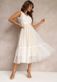 Renee - Biała Taliowana Sukienka Midi z Ozdobną Siateczką Celerise. Kolor: biały. Długość: midi #1
