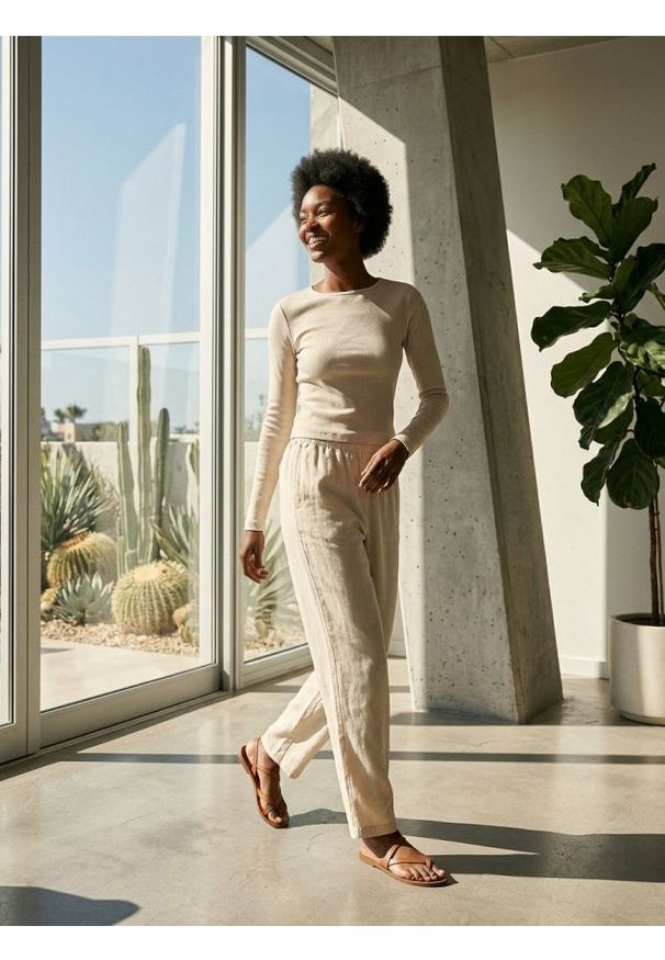 Sinsay - Koszulka z długim rękawem basic - kremowy. Kolor: kremowy. Długość rękawa: długi rękaw. Długość: długie