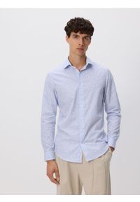 Reserved - Koszula slim fit w drobny wzór - jasnoniebieski. Kolor: niebieski. Materiał: bawełna, tkanina