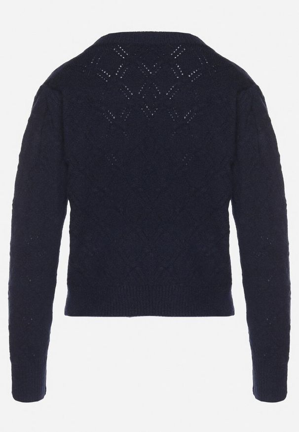 Born2be - Granatowy Klasyczny Sweter Ozdobiony Tłoczeniem Derista. Okazja: na co dzień. Kolor: niebieski. Materiał: jeans. Wzór: aplikacja. Styl: klasyczny