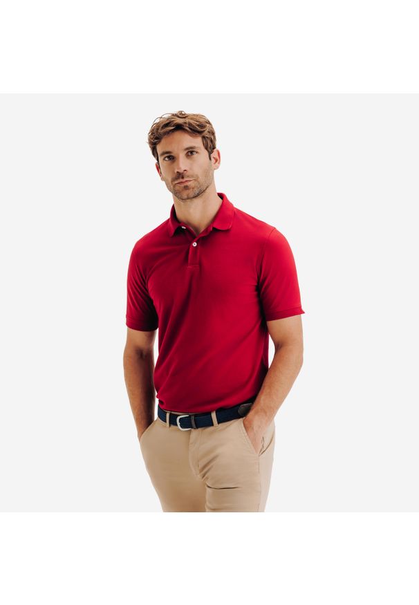 INESIS - Koszulka polo do golfa z krótkim rękawem męska Inesis MW500. Typ kołnierza: polo, golf. Kolor: czerwony. Materiał: bawełna, materiał. Długość rękawa: krótki rękaw. Długość: krótkie. Styl: klasyczny, sportowy