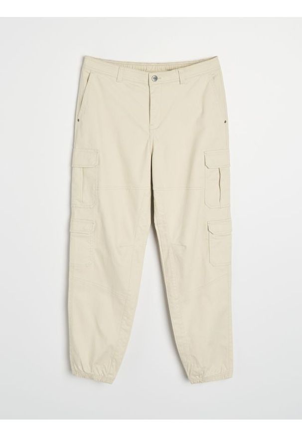 Sinsay - Spodnie cargo jogger - kremowy. Kolor: kremowy