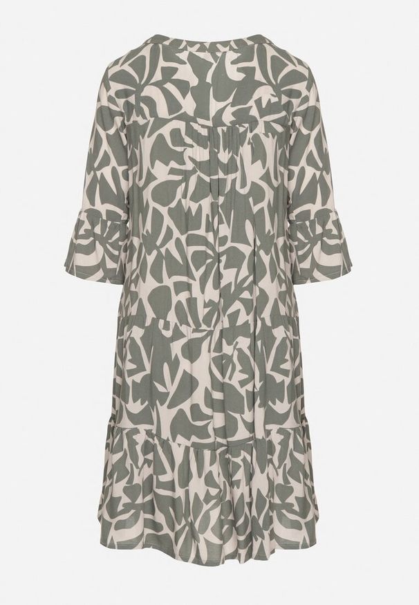 Born2be - Ciemnozielona Wiskozowa Rozkloszowana Sukienka z Abstrakcyjnym Wzorem Liracalia. Okazja: na co dzień. Kolor: zielony. Materiał: wiskoza. Styl: elegancki, casual