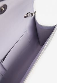 Renee - Srebrna Torebka Kopertowa Ozdobiona Metaliczną Nicią z Łańcuszkiem Ceriora. Kolor: srebrny. Wzór: aplikacja. Styl: klasyczny, elegancki. Rodzaj torebki: na ramię #3