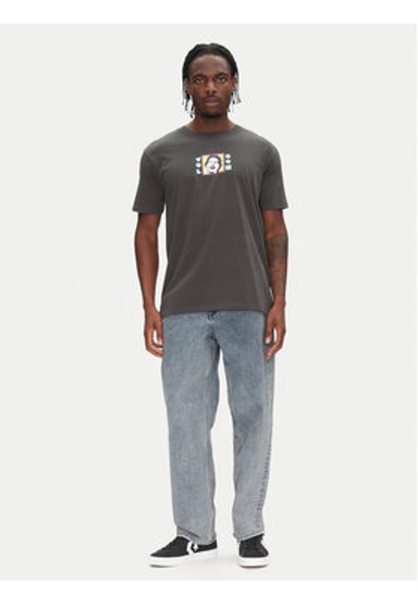 Volcom T-Shirt Space Thing A5212502 Szary Classic Fit. Kolor: szary. Materiał: bawełna