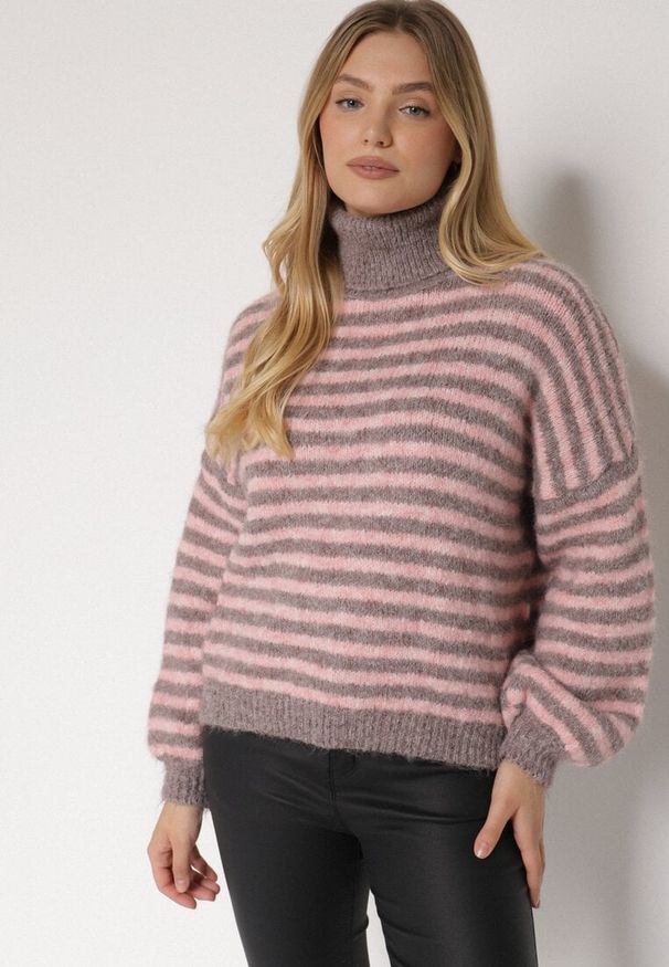 Born2be - Szaro-Różowy Golf z Domieszką Wełny w Paski Monallia. Okazja: na co dzień. Typ kołnierza: golf. Kolor: szary. Materiał: wełna. Wzór: paski. Styl: klasyczny, casual, elegancki