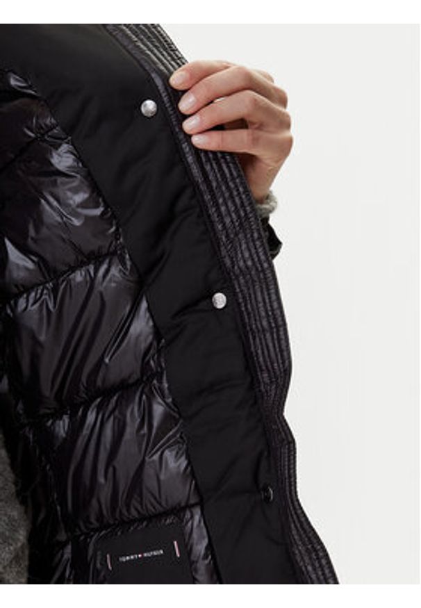 TOMMY HILFIGER - Tommy Hilfiger Parka WW0WW46533 Czarny Relaxed Fit. Kolor: czarny. Materiał: syntetyk