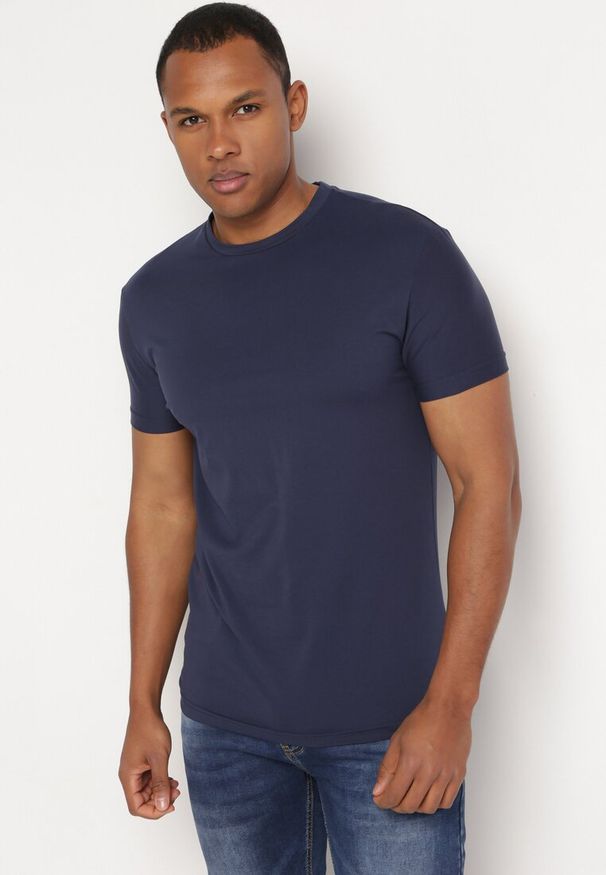 Born2be - Granatowa Koszulka Bawełniana o Klasycznym Kroju Xloette. Okazja: na spacer, na co dzień. Kolor: niebieski. Materiał: bawełna. Styl: klasyczny