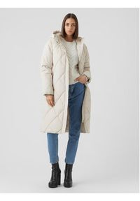 Vero Moda Kurtka zimowa Adelaloa 10267606 Écru Regular Fit. Materiał: syntetyk. Sezon: zima