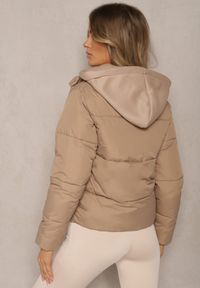 Renee - Ciemnobeżowa Kurtka Pikowana Wykończona Kapturem Aviatoria. Okazja: na co dzień, do pracy. Kolor: beżowy. Materiał: jeans. Styl: elegancki, casual #3