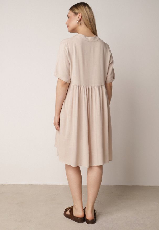 Born2be - Beżowa Rozkloszowana Sukienka w Koszulowym Stylu z Bawełny Normae. Okazja: na co dzień, do pracy. Kolor: beżowy. Materiał: bawełna. Typ sukienki: koszulowe. Styl: casual, klasyczny