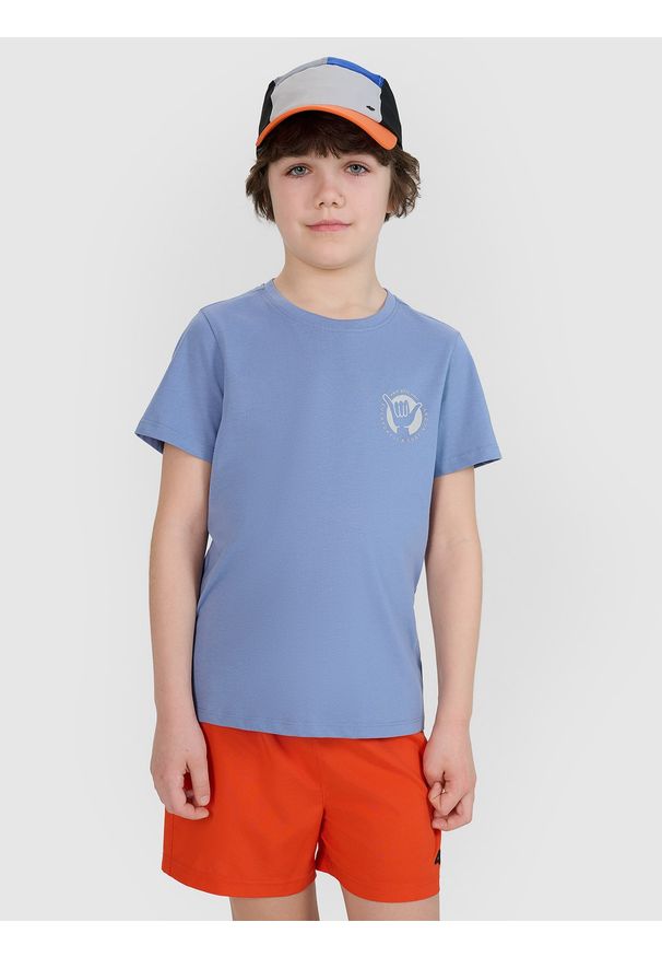 4f - 4F T-shirt regular z nadrukiem chłopięcy - granatowy 146 (10-11 lat). Okazja: na co dzień. Kolor: niebieski. Materiał: bawełna, jersey, dzianina. Długość rękawa: krótki rękaw. Długość: krótkie. Wzór: nadruk. Sezon: lato. Styl: sportowy, klasyczny, casual