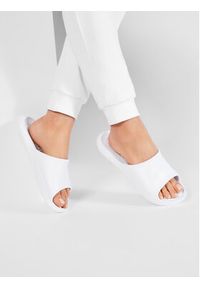 Nike Klapki Victori One Shwer Slide CZ7836 100 Biały. Kolor: biały #6