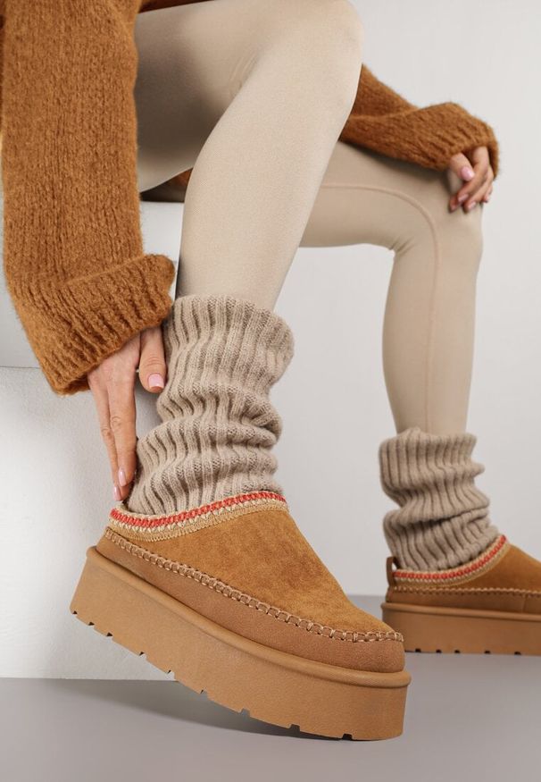 Born2be - Jasnobrązowe Śniegowce Ocieplone na Platformie z Ozdobnym Wyszywaniem Reitenna. Okazja: na co dzień. Kolor: brązowy. Materiał: jeans. Obcas: na platformie. Styl: casual, elegancki, klasyczny