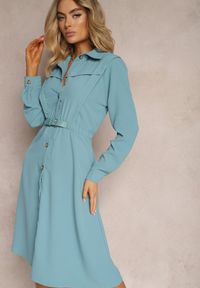 Renee - Niebieska Koszulowa Sukienka z Gumką w Talii i Paskiem z Klamerką Jenele. Kolor: niebieski. Materiał: skóra. Typ sukienki: koszulowe #1