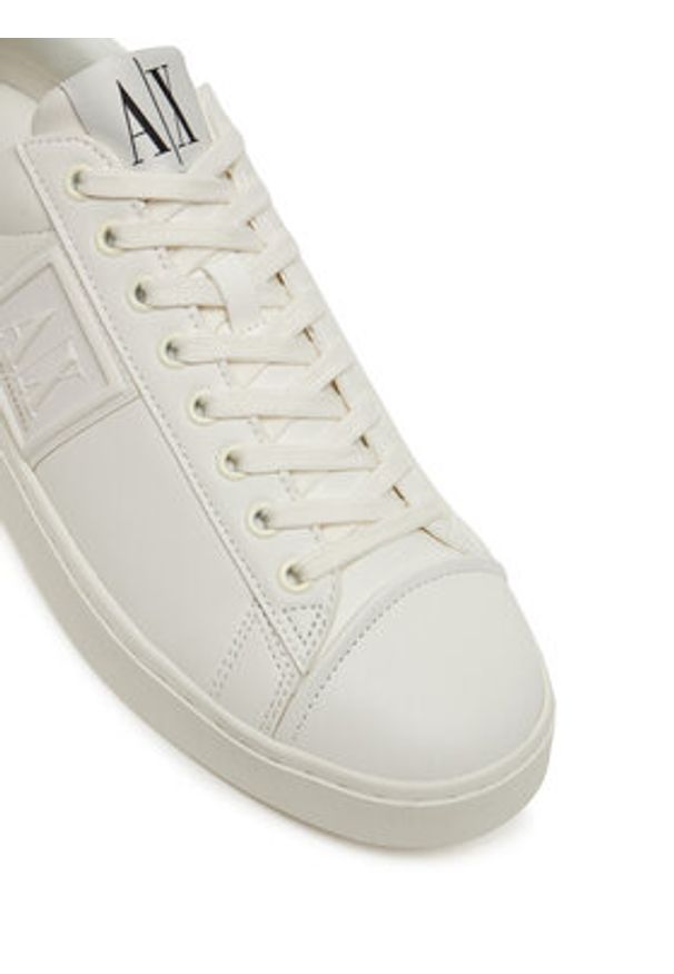 Armani Exchange Sneakersy XUX252 XV805 M801 Biały. Kolor: biały. Materiał: skóra