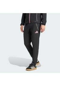Adidas - Spodnie Juventus Tiro 25 Competition Vis Tech Travel. Kolor: czarny, różowy, wielokolorowy. Sport: piłka nożna