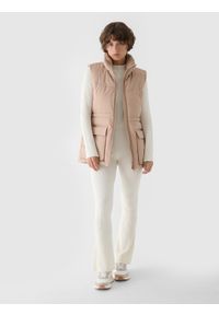 4f - 4F Bezrękawnik puchowy z wypełnieniem syntetycznym damski - beżowy XL. Okazja: na co dzień. Typ kołnierza: kołnierzyk stójkowy. Kolor: beżowy. Materiał: puch, syntetyk. Długość rękawa: bez rękawów. Długość: długie. Wzór: gładki. Styl: sportowy, klasyczny, casual #2