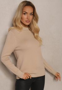 Renee - Jasnobeżowy Sweter z Wiskozą ze Stójką Ocieplony od Wewnątrz Gemila. Okazja: na co dzień. Typ kołnierza: kołnierzyk stójkowy. Kolor: beżowy. Materiał: wiskoza. Długość rękawa: długi rękaw. Długość: długie. Styl: casual