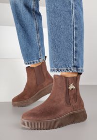 Born2be - Brązowe Botki Typu Sztyblety Vices z Metaliczną Ozdobą Alirrive. Okazja: na co dzień. Kolor: brązowy. Materiał: jeans. Wzór: aplikacja. Styl: klasyczny, casual, elegancki #4