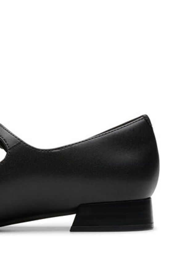 Clarks Półbuty Natalyn Lane 26181929 Czarny. Kolor: czarny. Materiał: skóra