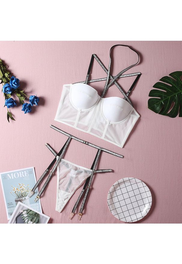 Intica - Komplet bielizny z ozdobnym pasem na specjalne okazje Kumari. Kolor: biały. Materiał: materiał. Wzór: aplikacja