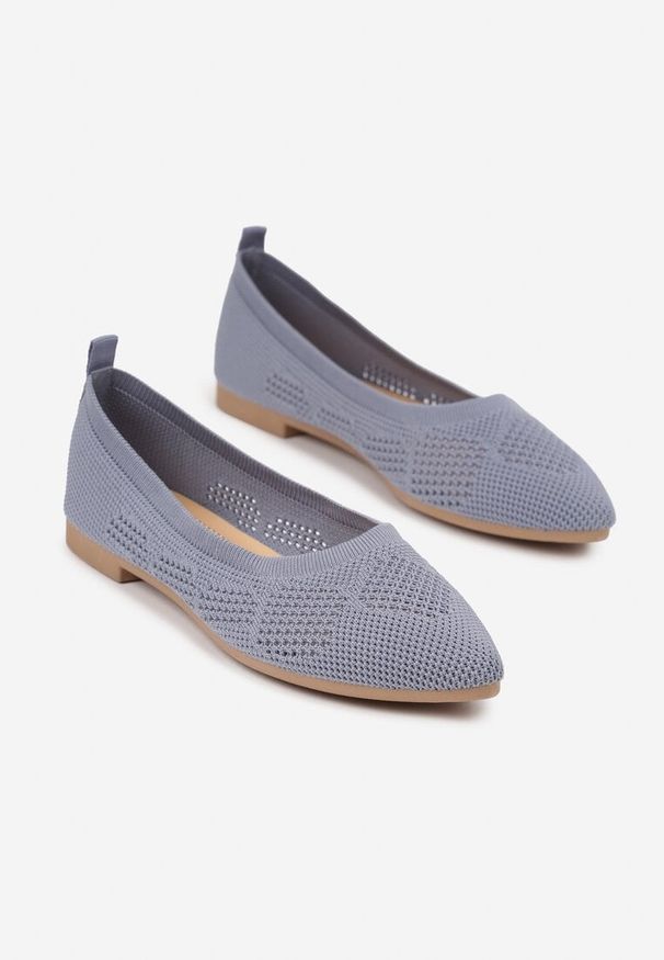 Born2be - Niebieskie Balerinki z Ozdobną Perforacją i Noskiem Typu Migdałek Sadevare. Okazja: na co dzień, na spotkanie biznesowe. Kolor: niebieski. Materiał: jeans. Styl: biznesowy, klasyczny, elegancki, casual