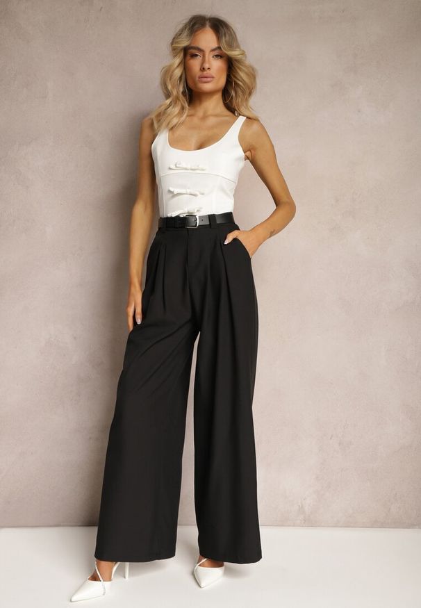 Renee - Czarne Spodnie Palazzo High Waist z Szerokimi Nogawkami i Paskiem z Metalową Klamrą Oinna. Okazja: na co dzień, do pracy. Stan: podwyższony. Kolor: czarny. Styl: klasyczny, elegancki, casual