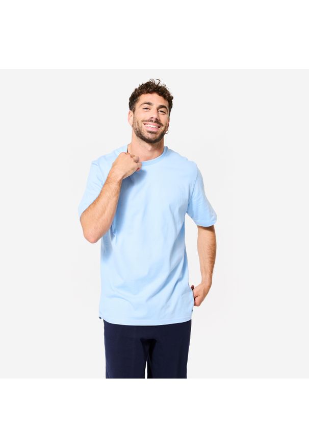 DOMYOS - Koszulka z krótkim rękawem męska Domyos Gym & Pilates. Kolor: niebieski. Materiał: tkanina, elastan, materiał, prążkowany, bawełna. Długość rękawa: krótki rękaw. Długość: krótkie. Sport: joga i pilates