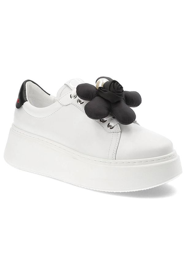 CheBello - Białe Sneakersy Chebello Eleganckie Obuwie Z Kwiatem. Kolor: biały. Materiał: skóra. Wzór: kwiaty. Obcas: na platformie