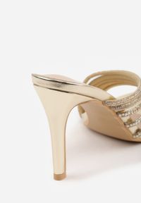 Renee - Złote Cyrkoniowe Klapki na Szpilce z Noskiem w Szpic Megenia. Kolor: złoty. Materiał: satyna. Wzór: aplikacja. Obcas: na szpilce. Wysokość obcasa: średni #5