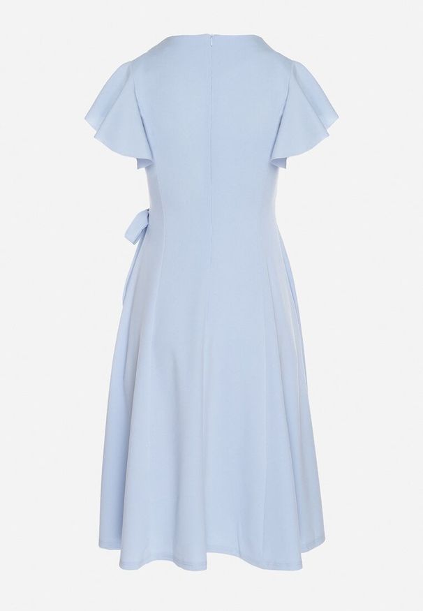 Born2be - Jasnoniebieska Rozkloszowana Sukienka Kopertowa z Wiązaniem w Talii Dannila. Kolor: niebieski. Wzór: aplikacja. Typ sukienki: kopertowe