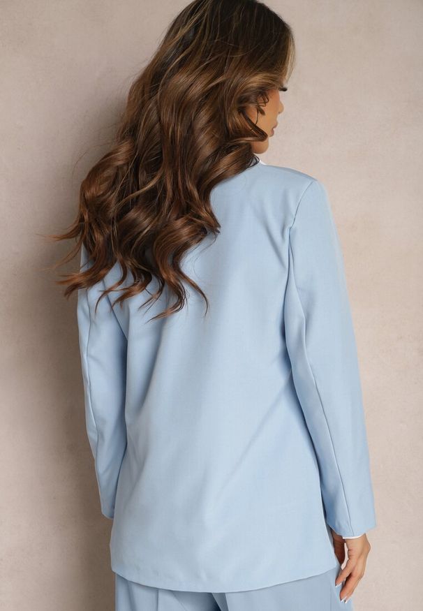 Renee - Niebieska Pudełkowa Marynarka z Imitacją Kieszeni Relone. Kolor: niebieski