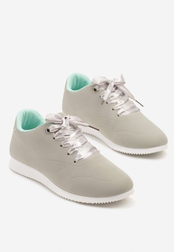 Born2be - Szaro-Niebieskie Sneakersy Półbuty Ozdobione Wstążką Filarissa. Okazja: na co dzień. Kolor: szary. Materiał: jeans. Wzór: aplikacja