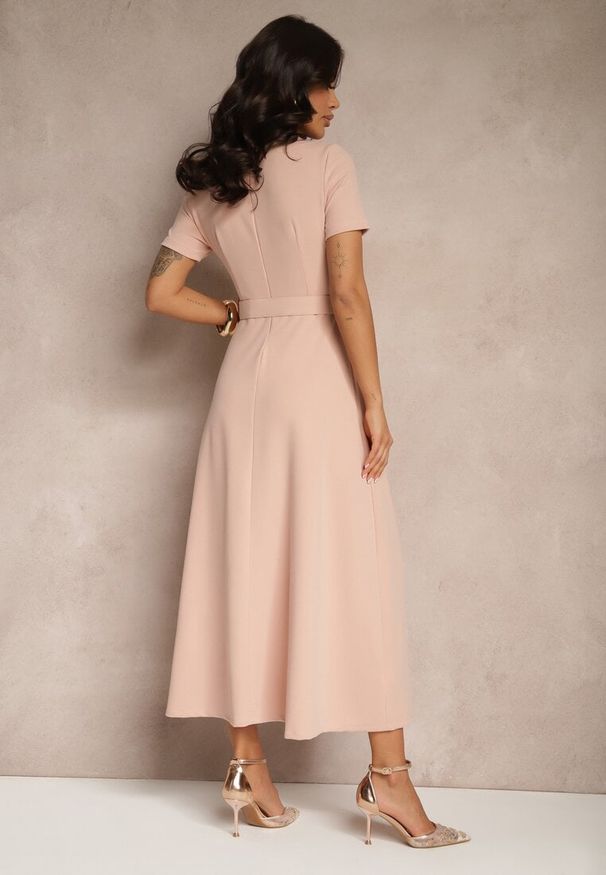 Renee - Różowa Sukienka o Rozkloszowanym Kroju z Ozdobnym Paskiem Desiliena. Okazja: na co dzień. Kolor: różowy. Materiał: denim. Typ sukienki: rozkloszowane. Styl: elegancki, casual, klasyczny