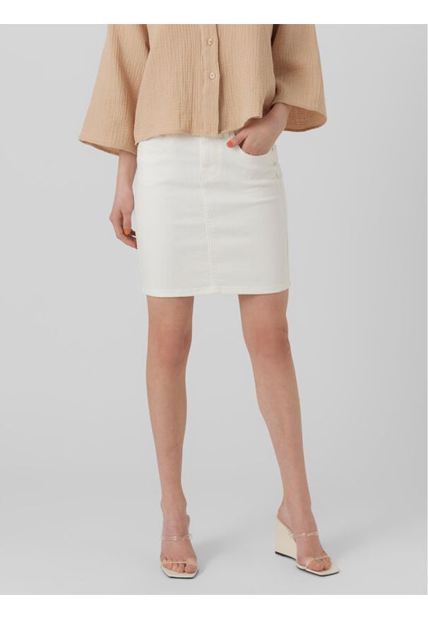 Vero Moda Spódnica jeansowa Luna 10279491 Biały Regular Fit. Kolor: biały. Materiał: bawełna, jeans