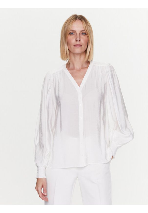 Bruuns Bazaar Bluzka Harriet BBW3323 Biały Regular Fit. Kolor: biały. Materiał: wiskoza