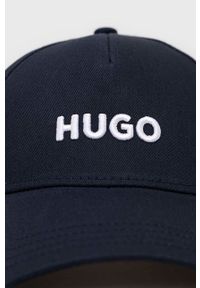 Hugo - HUGO czapka z daszkiem bawełniana kolor granatowy z aplikacją. Kolor: niebieski. Materiał: bawełna. Wzór: aplikacja #2