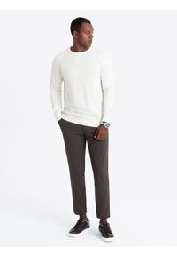 Ombre Clothing - Sweter męski raglan z prążkowanymi rękawami – biały V1 OM-SWSW-0144 - XXL. Okazja: na co dzień. Kolor: biały. Materiał: prążkowany. Długość rękawa: raglanowy rękaw. Wzór: aplikacja, ze splotem, prążki, jednolity. Styl: casual #7
