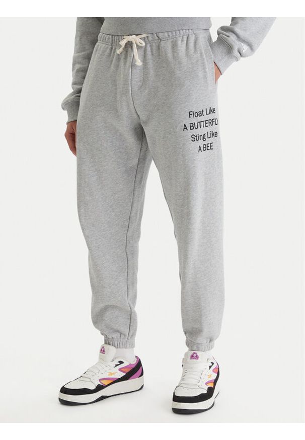 RVCA Spodnie dresowe Va X Ali 23A123500 Szary Relaxed Fit. Kolor: szary. Materiał: bawełna
