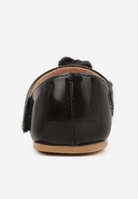 Born2be - Czarne Lakierowane Balerinki z Paskiem na Rzep i Różą 3D Zelagia. Okazja: na uczelnię. Zapięcie: rzepy. Kolor: czarny. Materiał: lakier #6